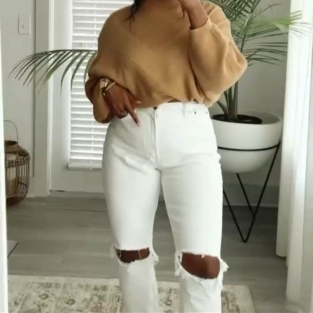ABERCROMBIE MOM HIGH RISE (RIPPED)